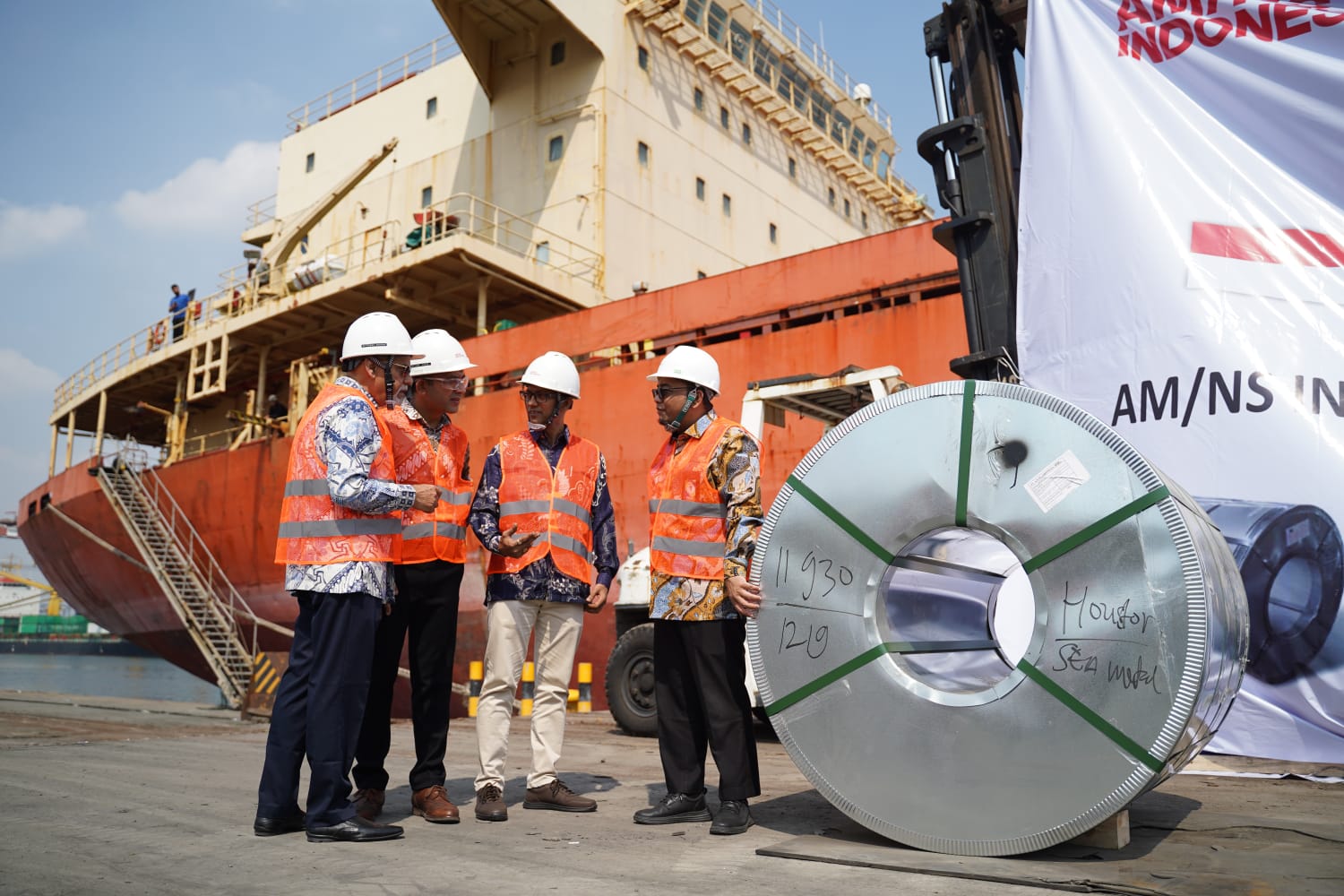 Ekspor Strategis PT AMNS Indonesia Kirim 10.000 Ton Baja Galvanis ke Amerika Serikat